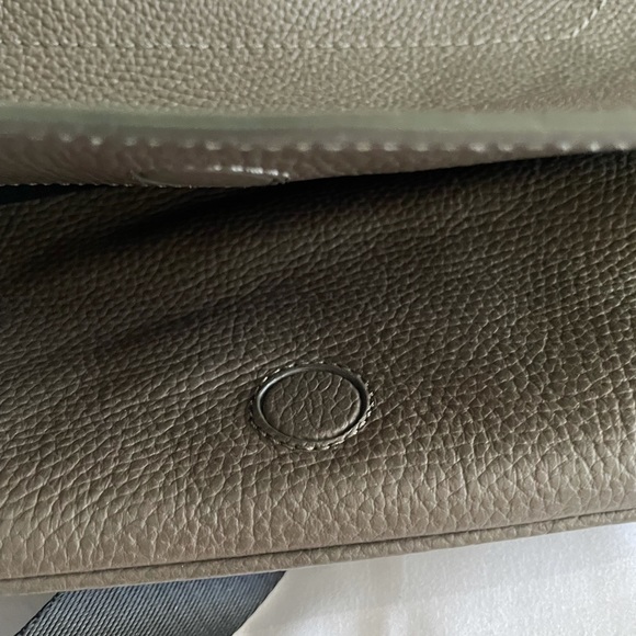 Giorgio Armani NWOT Messenger Bag in Pebble! - Picture 2 of 5